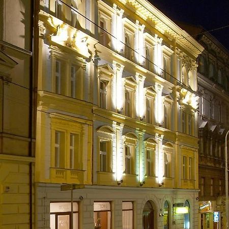 Hotel Patio Прага Экстерьер фото